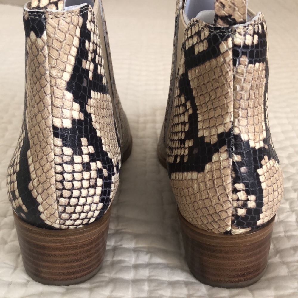 Marc Fisher Yale Chelsea Snake Print Leather Bootie Size 6 NWT - Picture 6 of 16